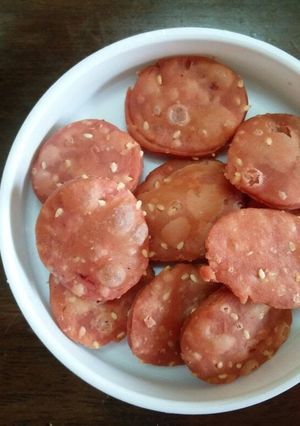 A picture of Beetroot puri.