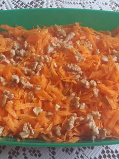 Una foto de Ensalada agridulce de zanahorias y pasas