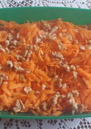 Una foto de Ensalada agridulce de zanahorias y pasas