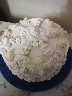 Una foto de Torta piña, manjar, crema