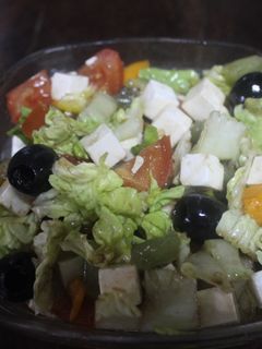 Una foto de Ensalada picante con queso