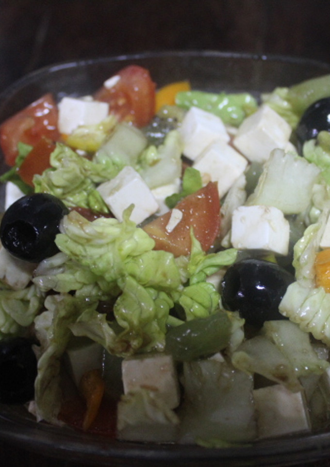 Una foto de Ensalada picante con queso