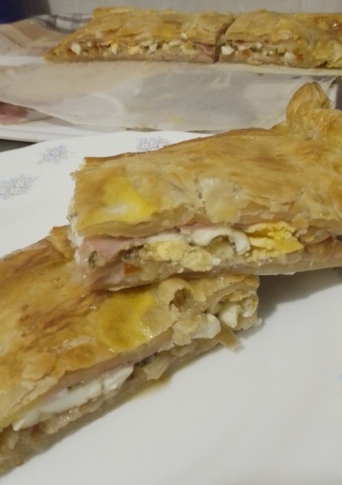 Una foto de Empanada o tarta de jamón y queso especial