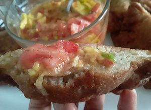 Una foto de Salsa de Ají con aguacate... 🌶🥑🍅🌰🥟