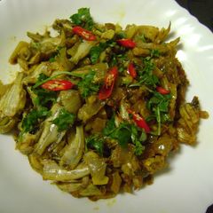A picture of Moruka Maacher Paturi (Anchovies cooked in Banana Leaf - bengali Style).