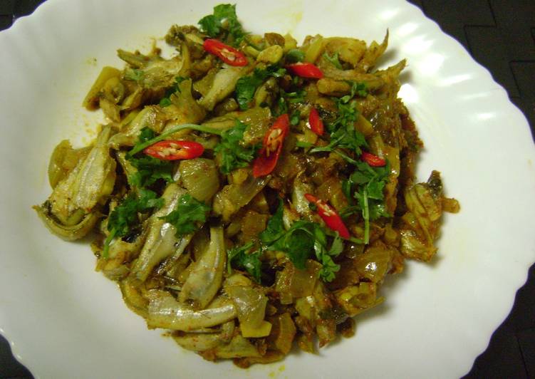 Recipe of Quick Moruka Maacher Paturi (Anchovies cooked in Banana Leaf - bengali Style)