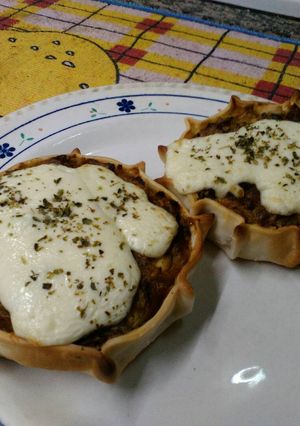 Una foto de Canastitas de hongos, palta y tres cebollas