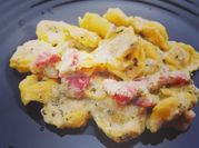 Una foto di pasta con pancetta e ricotta