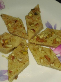 सेवई बर्फी (Vermicelli Barfi recipe in hindi) रेसिपी मुख्य फोटो