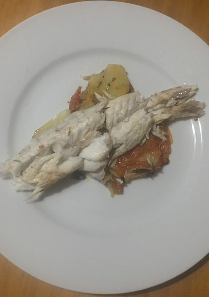 Una foto de Lubina al Horno con patatas
