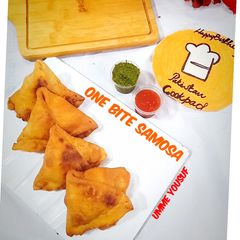 A picture of Mini samosa (one bite samosa).