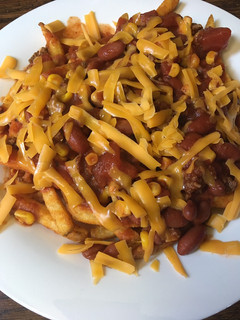 A picture of Chili cheese fries.
