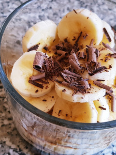 Una foto de Plátano, Yogur y Chocolate