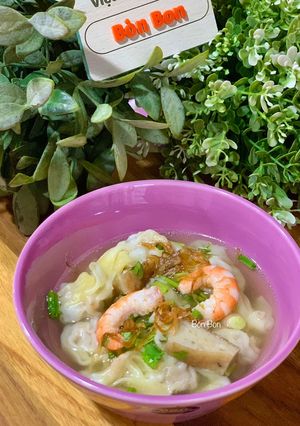 A picture of Dashi Wonton Soup.