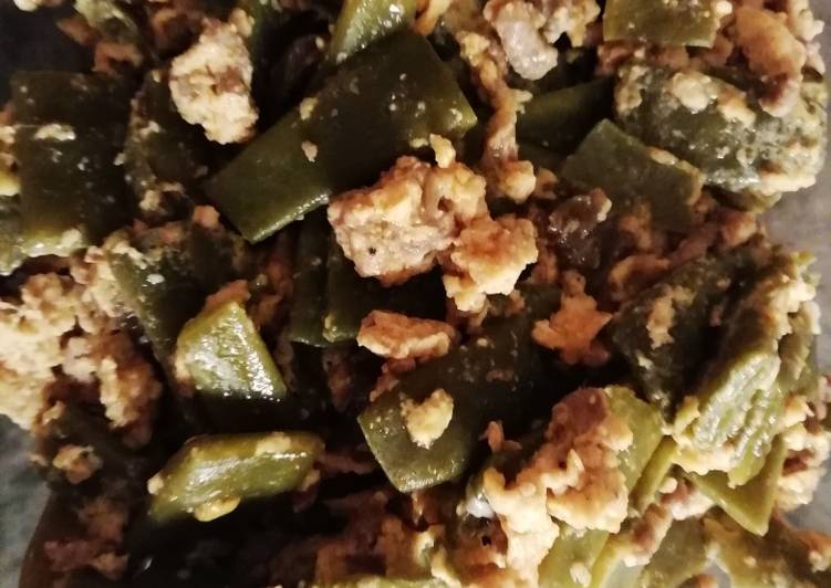 Judías verdes con carne picada y huevo