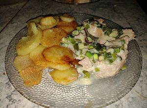 Una foto de Solomillo al verdeo con papas al horno