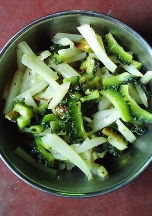 উচ্ছে আলু ভাজা (Ucche aloo bhaja recipe in bengali) রেসিপির প্রধান ছবি