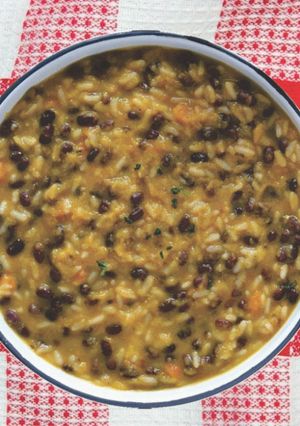 Una foto de Porotos Frutillas con crema de verduras
