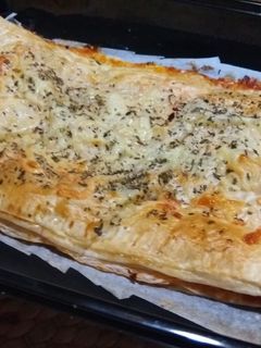 Una foto de Empanada de bacon, queso, pavo y tomate