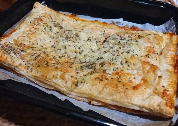 Empanada de bacon, queso, pavo y tomate