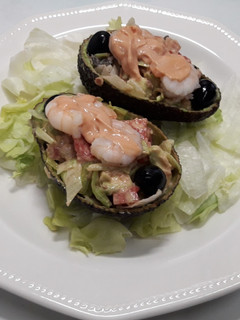 Una foto de Aguacates rellenos de ensalada