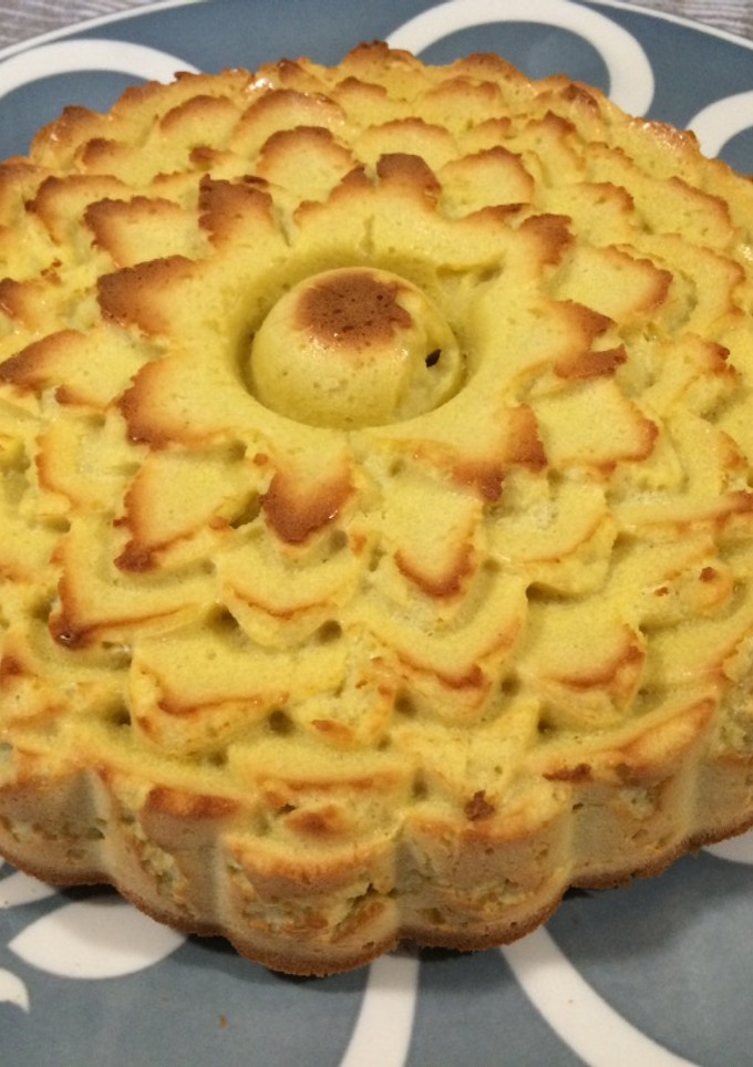 Una foto de Pastel de coco y limón