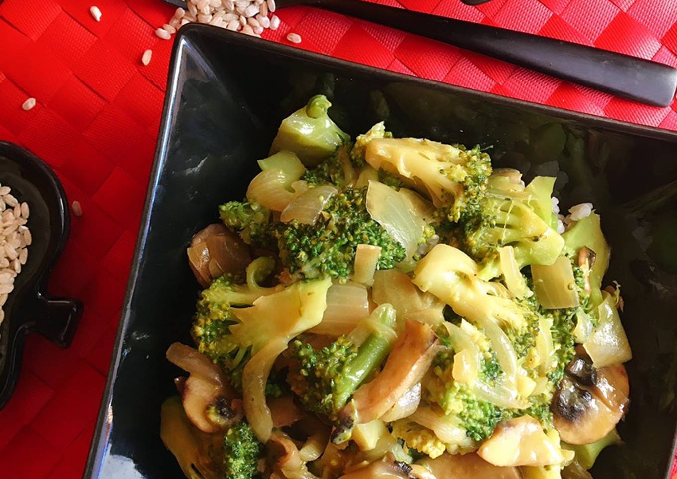 Arroz integral con brócoli y champiñones al curry