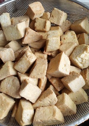 A picture of Seasoned fried tofu.