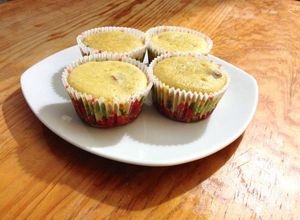 Una foto de Muffins de cornmeal con coco y arándanos