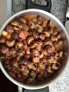 Una foto de Caracoles en salsa
