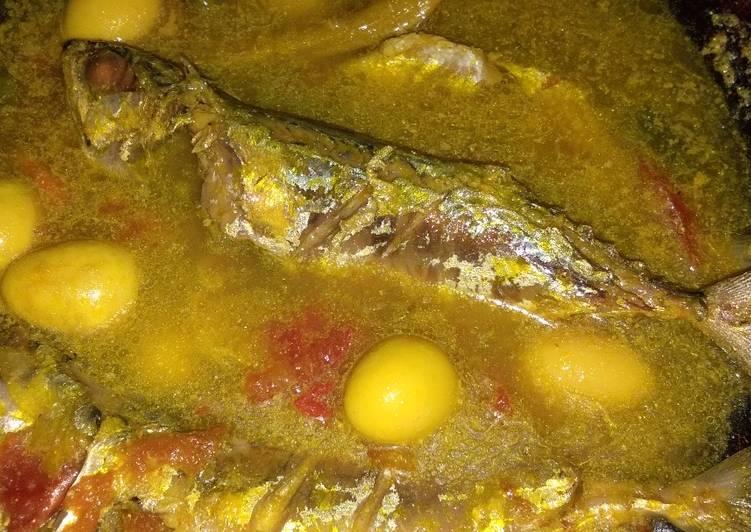 Ikan kembung dan telur puyuh kuah kuning