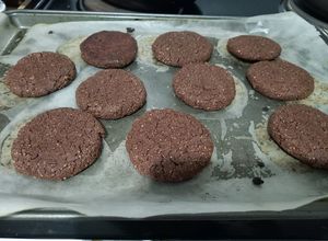 Una foto de Galletas de chocolate con harina de garbanzo y mantequilla de maní (libre de gluten)