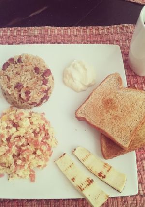 Una foto de Desayuno fuerte #1 Gallo Pinto Tico 🇨🇷