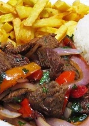 Una foto de Lomo saltado de carne