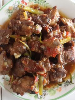 Hình của món Sườn xào chua ngọt.