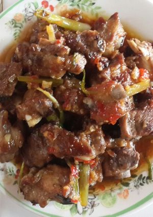 Hình của món Sườn xào chua ngọt.