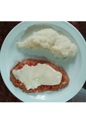 Una foto de Milanesas fritas napolitanas 🙆