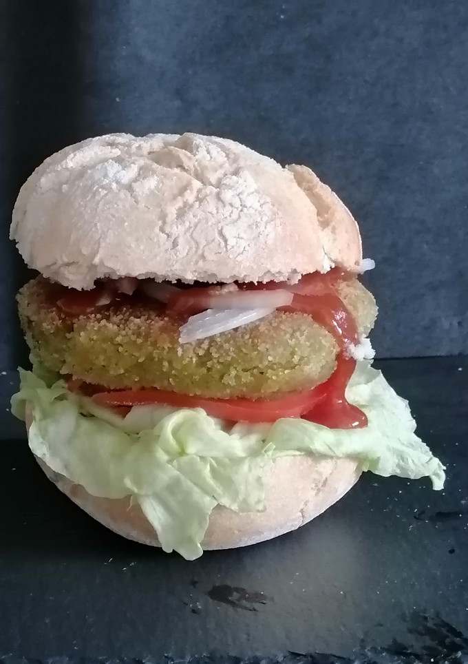 Una foto de Burger de garbanzos y brócoli