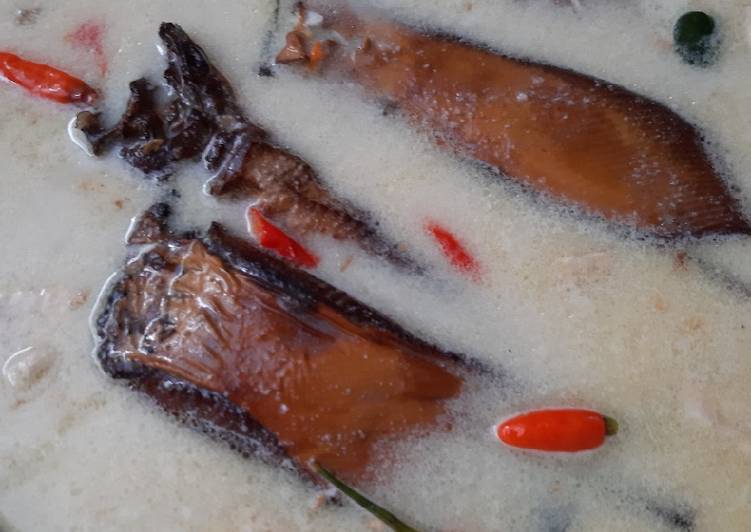 Cara Memasak Mangut Ikan Asap (Semarang) yang Bikin Ngiler!