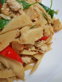 รูปของ หน่อไม้ผัดโหระพา #อาหารไทยง่ายๆ