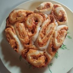 A picture of Cheesy paneer pizza pull apart bread.