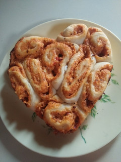 A picture of Cheesy paneer pizza pull apart bread.