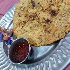 A picture of Jowar Roti (in Sindhi Doda).