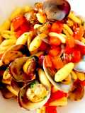 Cavatelli con cozze, vongole e pomodorini croccanti
