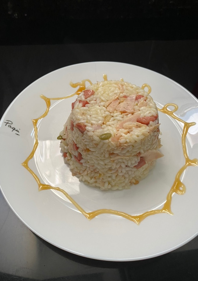 Una foto de Arroz tres delicias con frutos secos