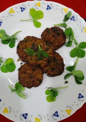 બાજરી મેથી ના વડા (Bajri Methi Vada Recipe in Gujarati) રેસીપી મુખ્ય ફોટો