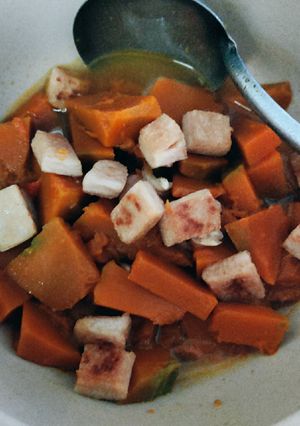 Hình của món Bí đỏ hầm sườn chay.