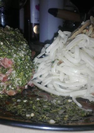 Una foto de Pata de cordero a la provenzal con fideos con hongos