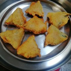 A picture of Betel leaves bajji.
