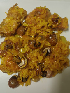 Una foto de Arroz con habas y caracoles